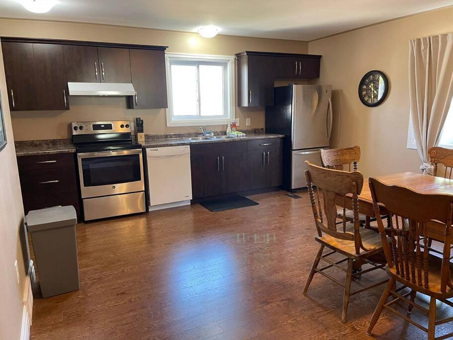 Cozy 2 Bedroom Home In Chatham - Left Side Zewnętrze zdjęcie